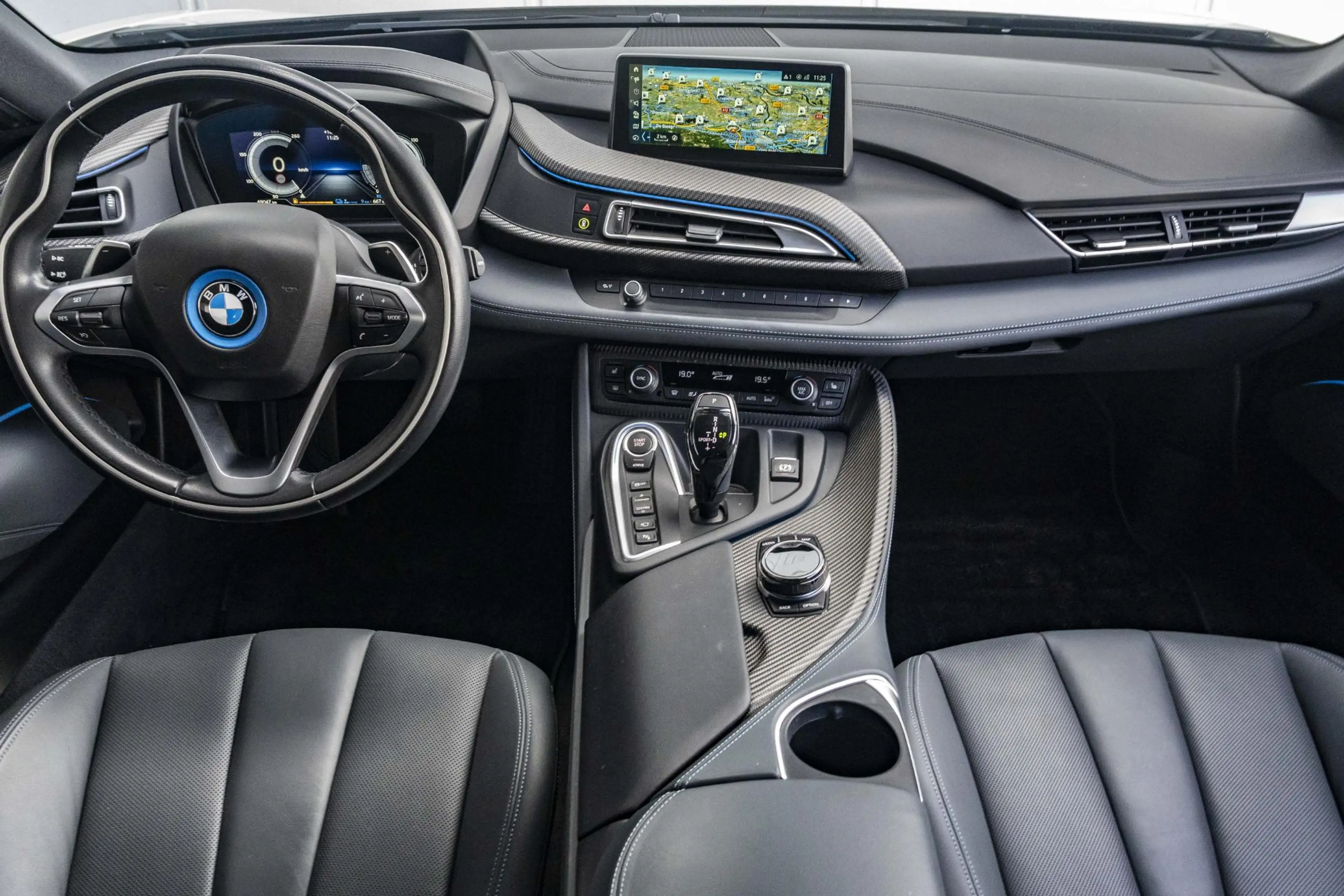 BMW i8 | Comfort Access | Driving Assistant | BMW Laserli — photo 3