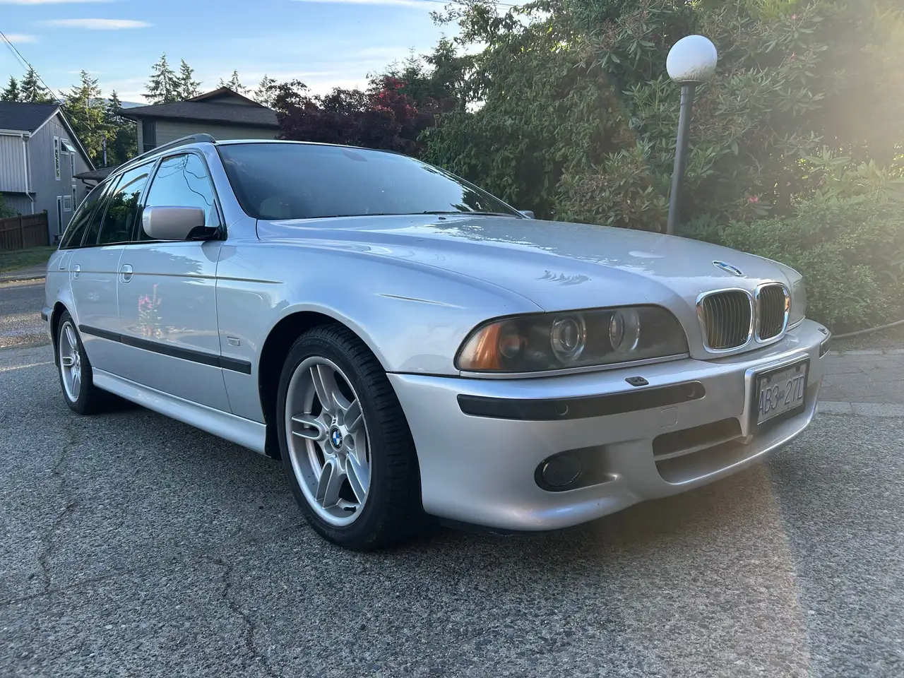 BMW 5 Series photo BMW 5 Series