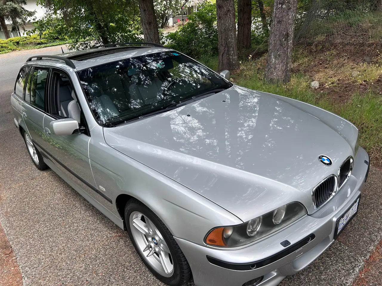 BMW 5 Series photo BMW 5 Series