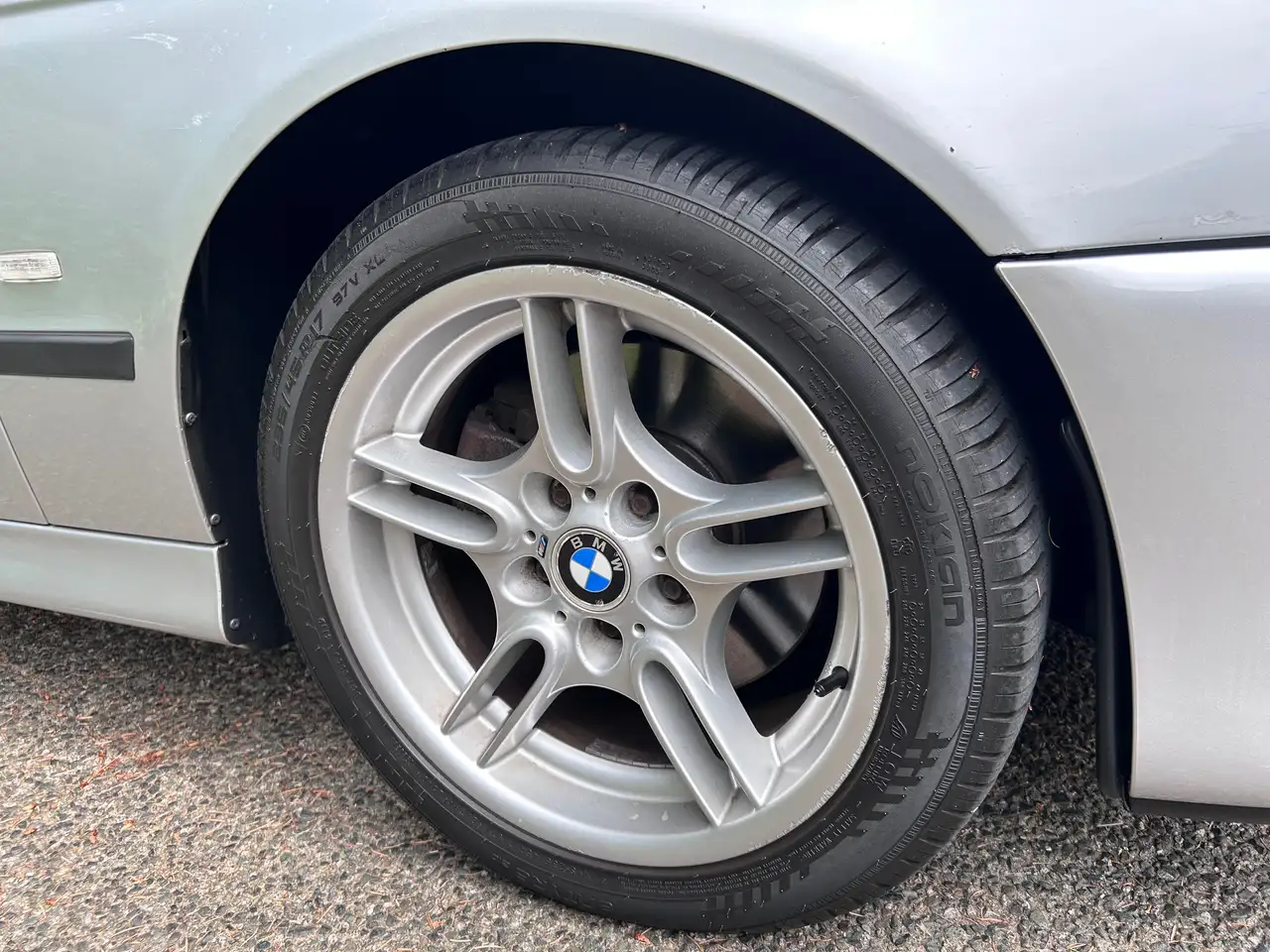 BMW 5 Series photo BMW 5 Series