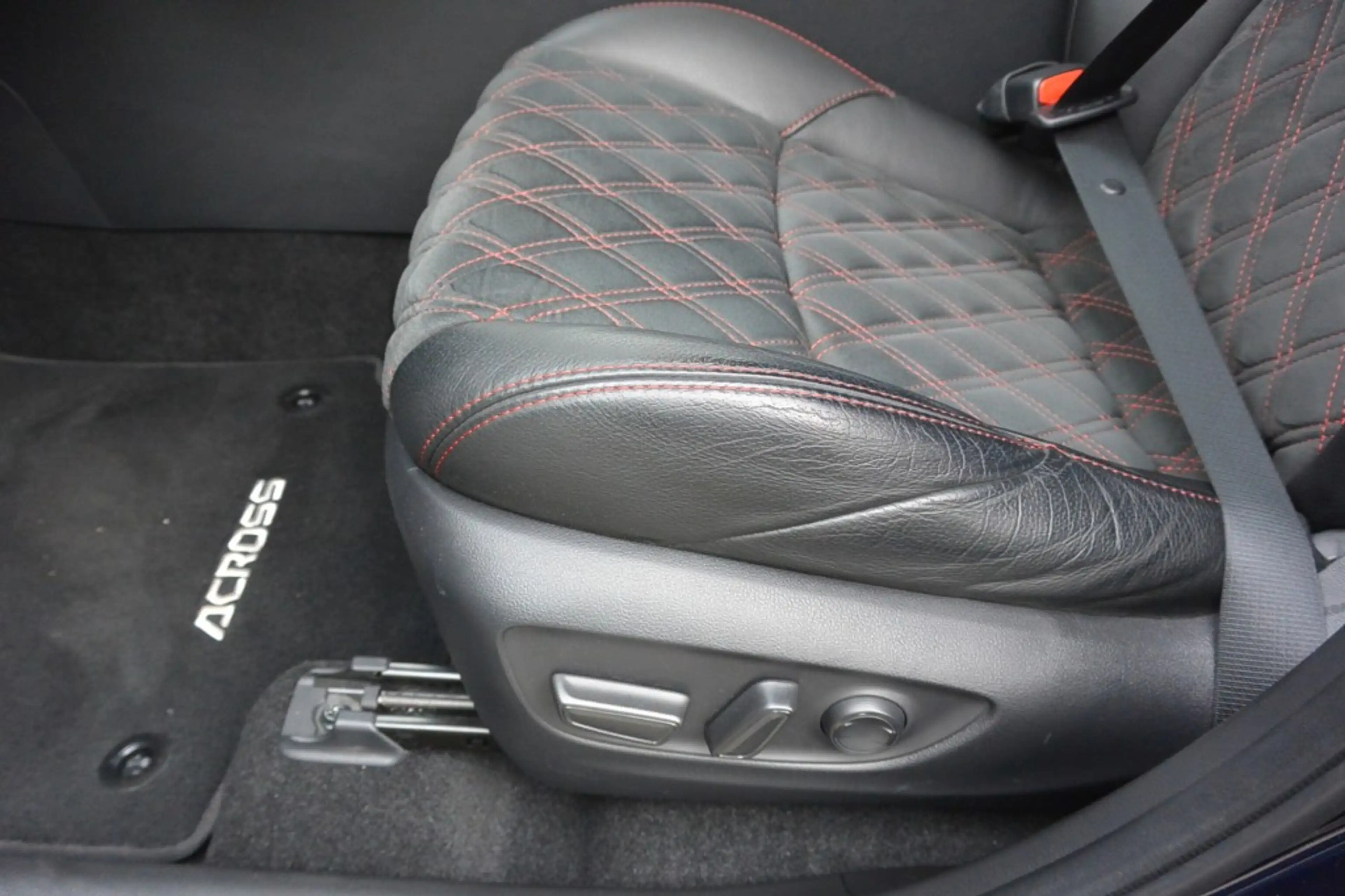 Suzuki Across 2.5 Stijl Plug inn Hybrid 4WD - Two-tone / Leder — photo 24