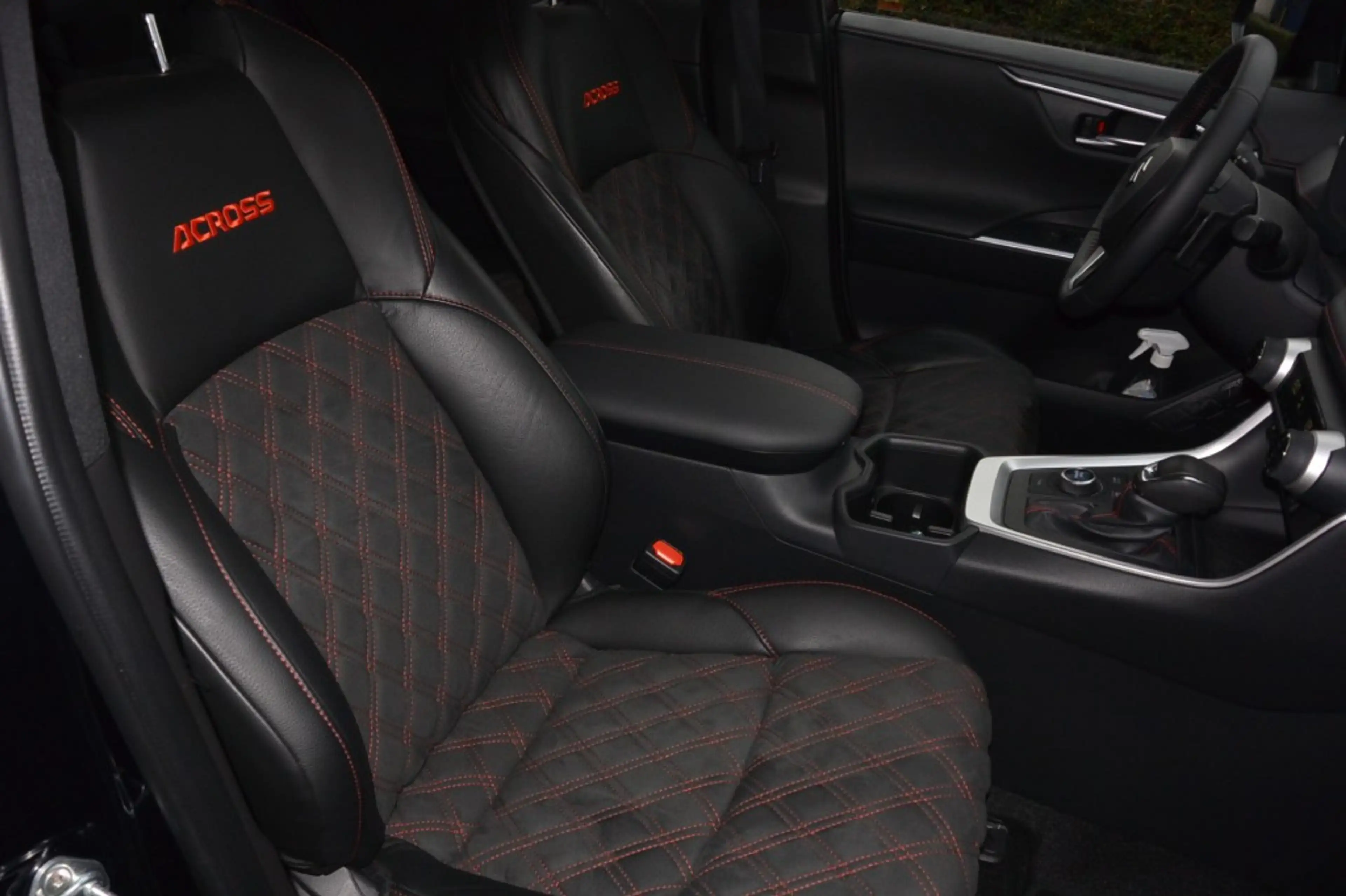 Suzuki Across 2.5 Stijl Plug inn Hybrid 4WD - Two-tone / Leder — photo 32