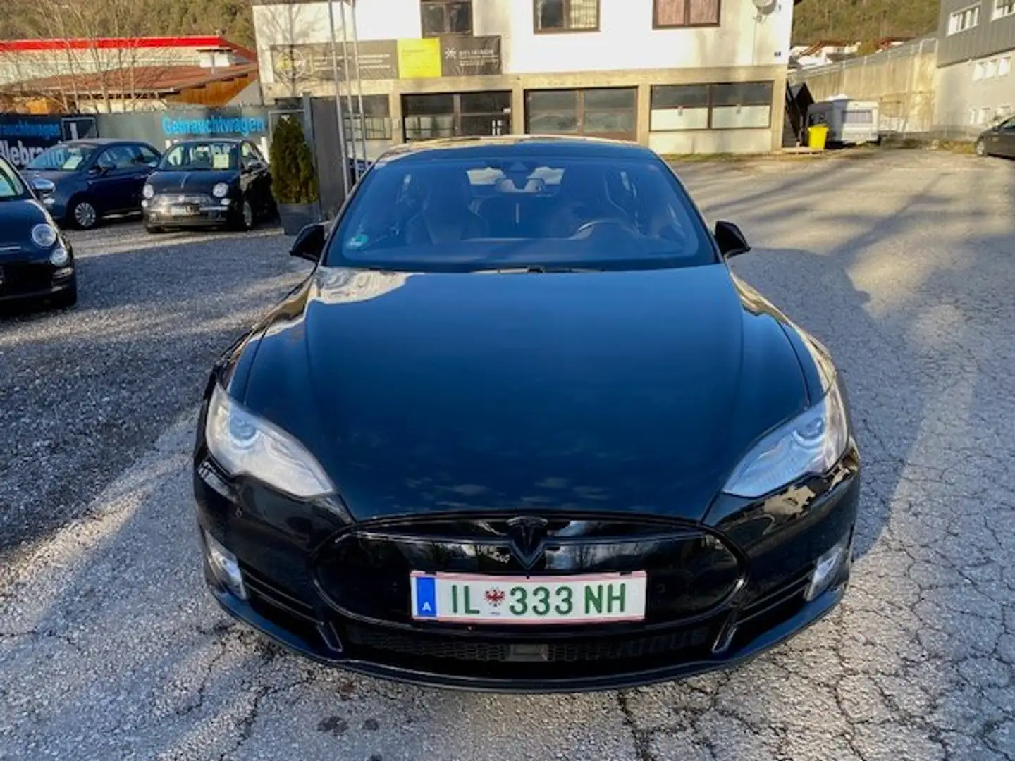 Tesla Model S Limousine in Schwarz gebraucht in Telfs für € 46 000
