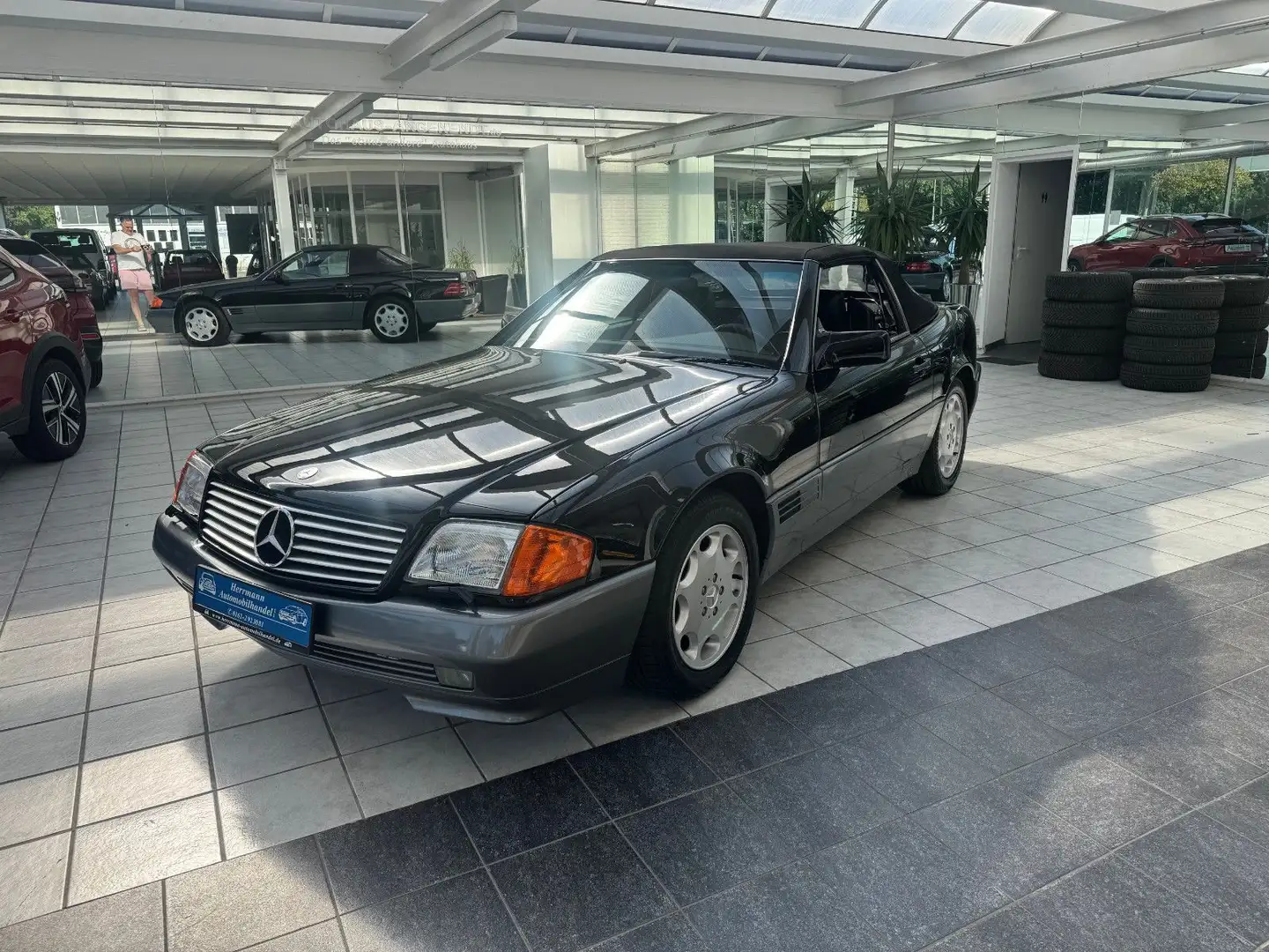 Mercedes-Benz 500 SL Erste Serie KE Jetronik in 040 Schwarz Schwarz - 1