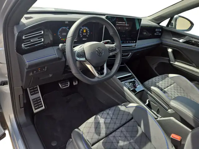 Volkswagen Tiguan view 4