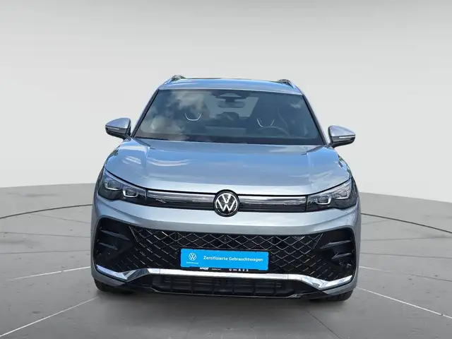 Volkswagen Tiguan view 2