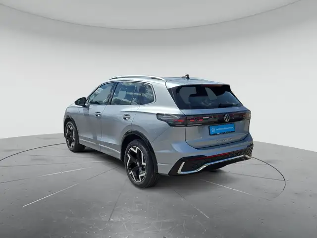 Volkswagen Tiguan view 3