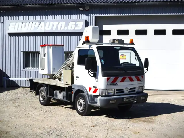 Nissan Cabstar NACELLE 3.0 L TD 105 cv