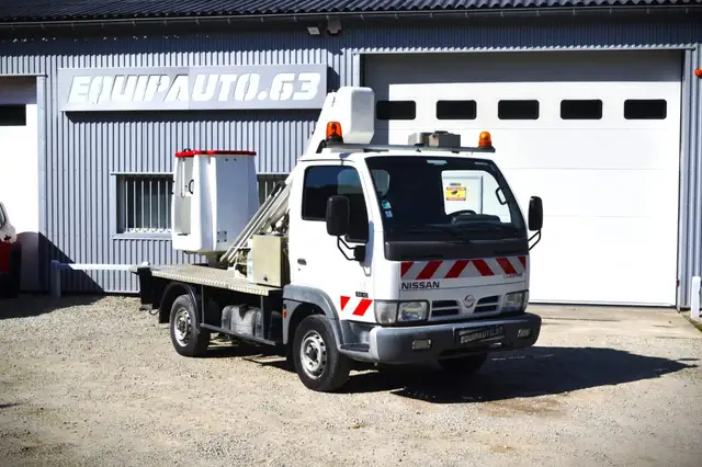 Nissan Cabstar NACELLE 3.0 L TD 105 cv