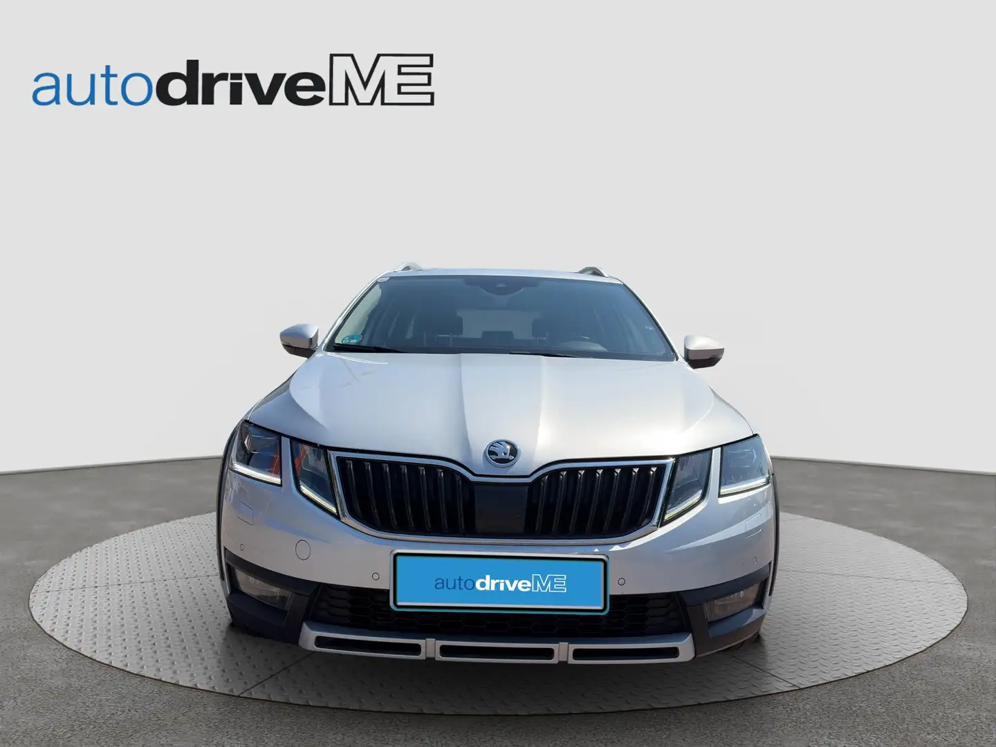 Skoda Octavia Combi 4x4 Silber - 2