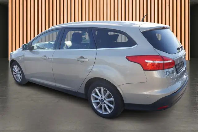 Ford Focus view 8