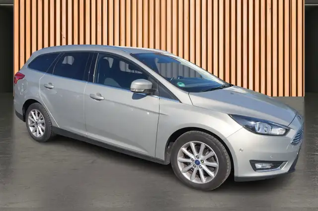Ford Focus view 13