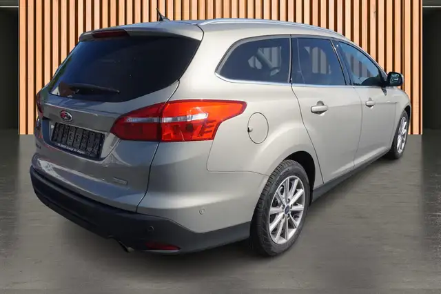 Ford Focus view 10