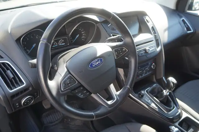 Ford Focus view 5