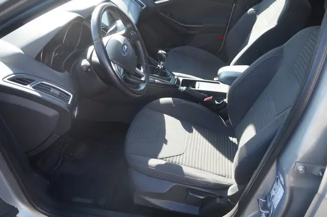 Ford Focus view 6