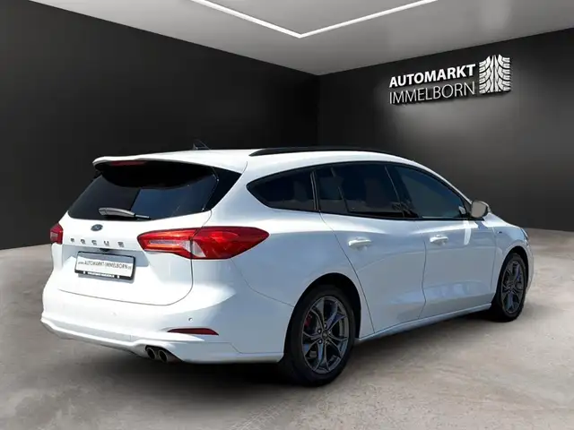 Ford Focus view 8