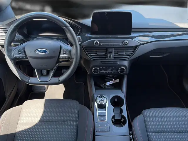 Ford Focus view 15