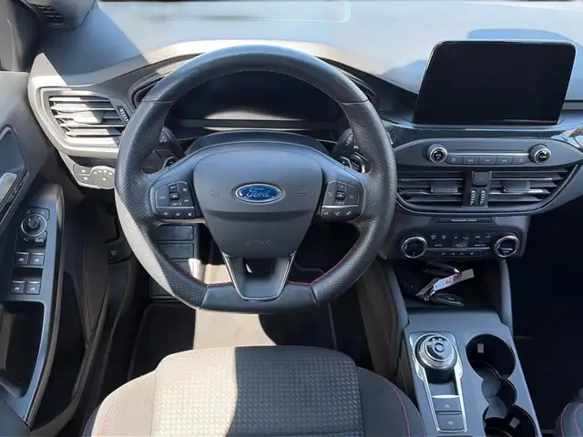 Ford Focus view 14