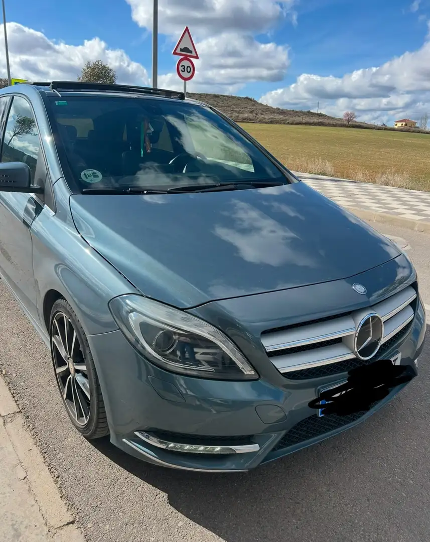Mercedes-Benz 180 AMG 5 puertas automatico Modrá - 1