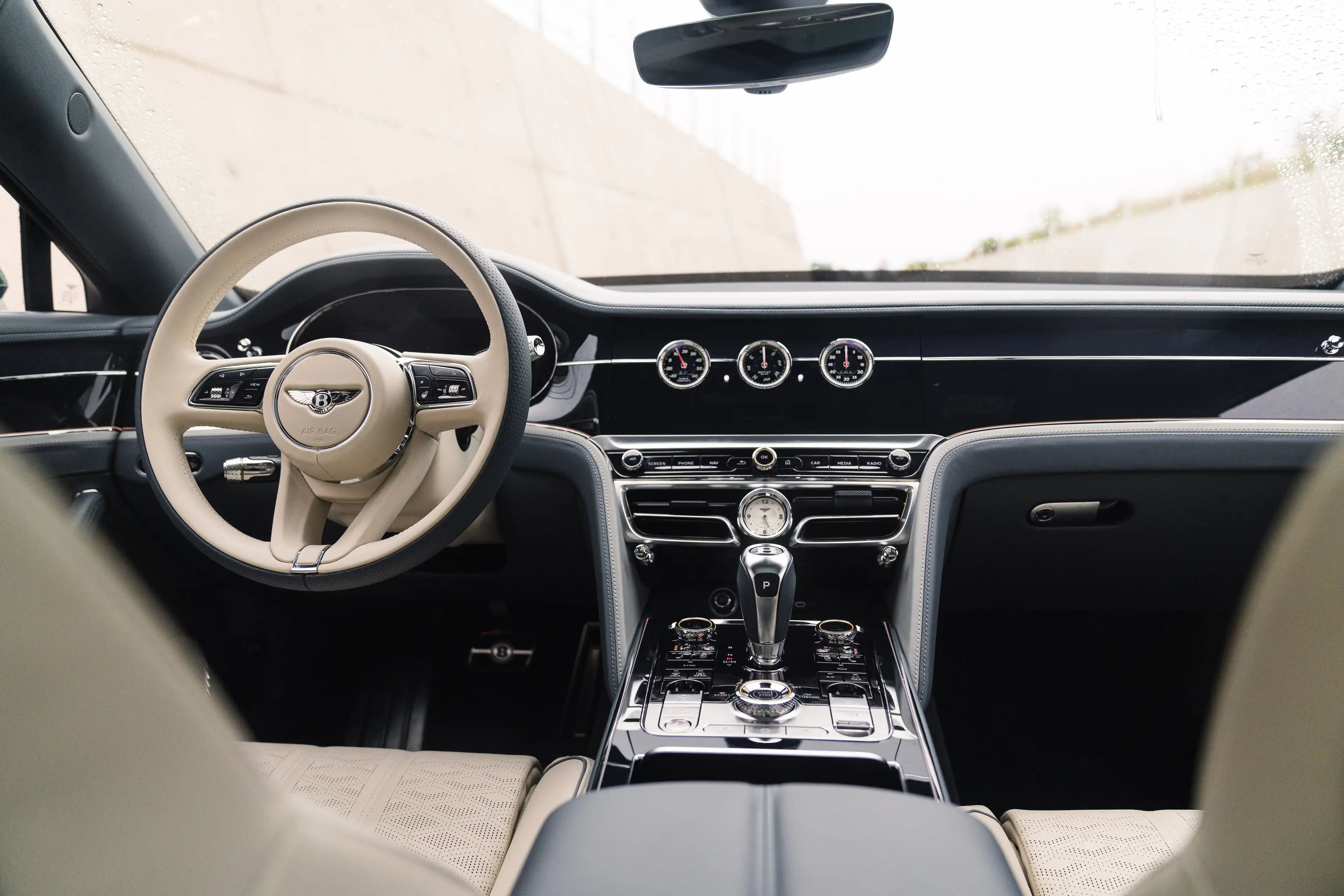 Bentley Flying Spur Mulliner — photo 11
