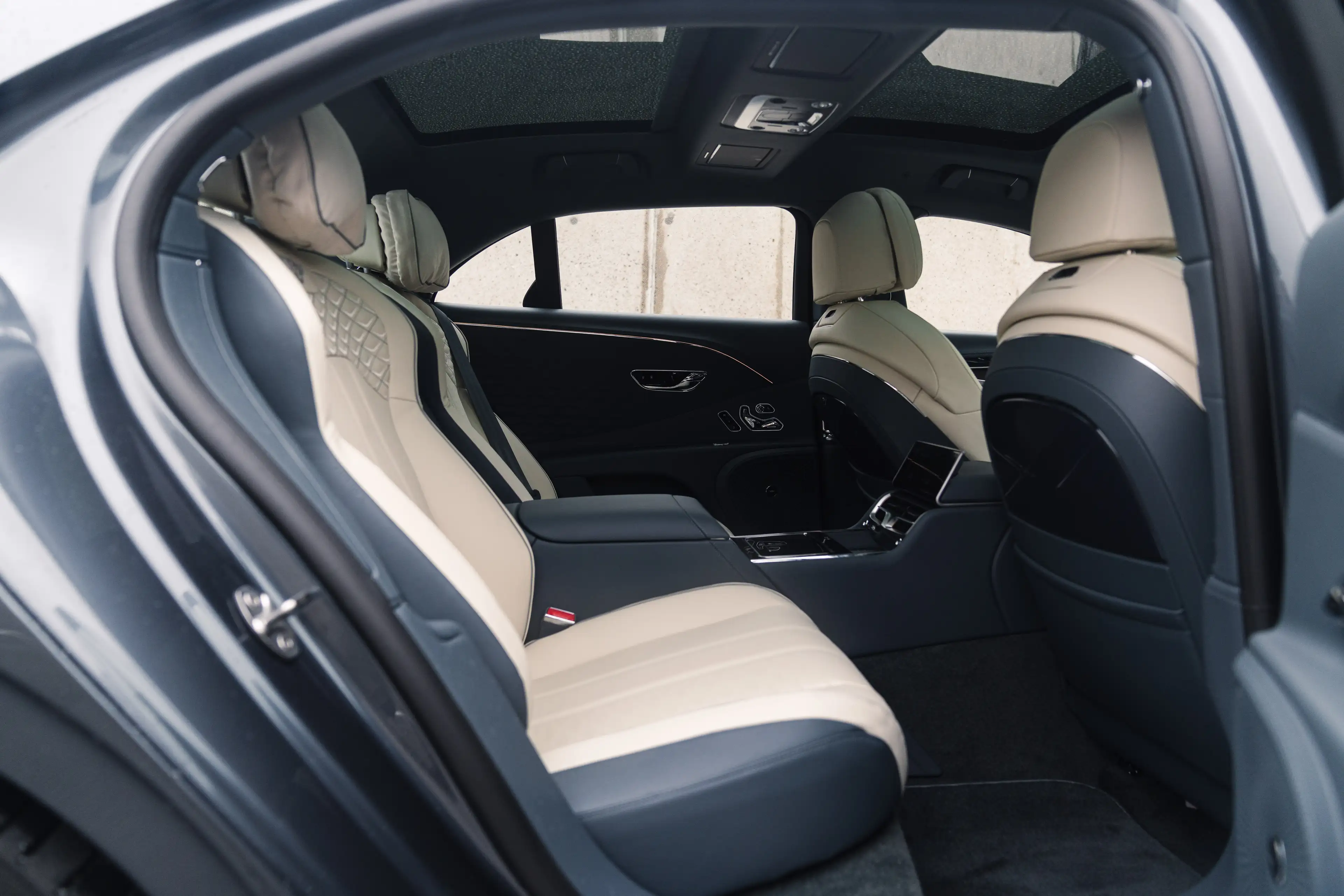 Bentley Flying Spur Mulliner — photo 14