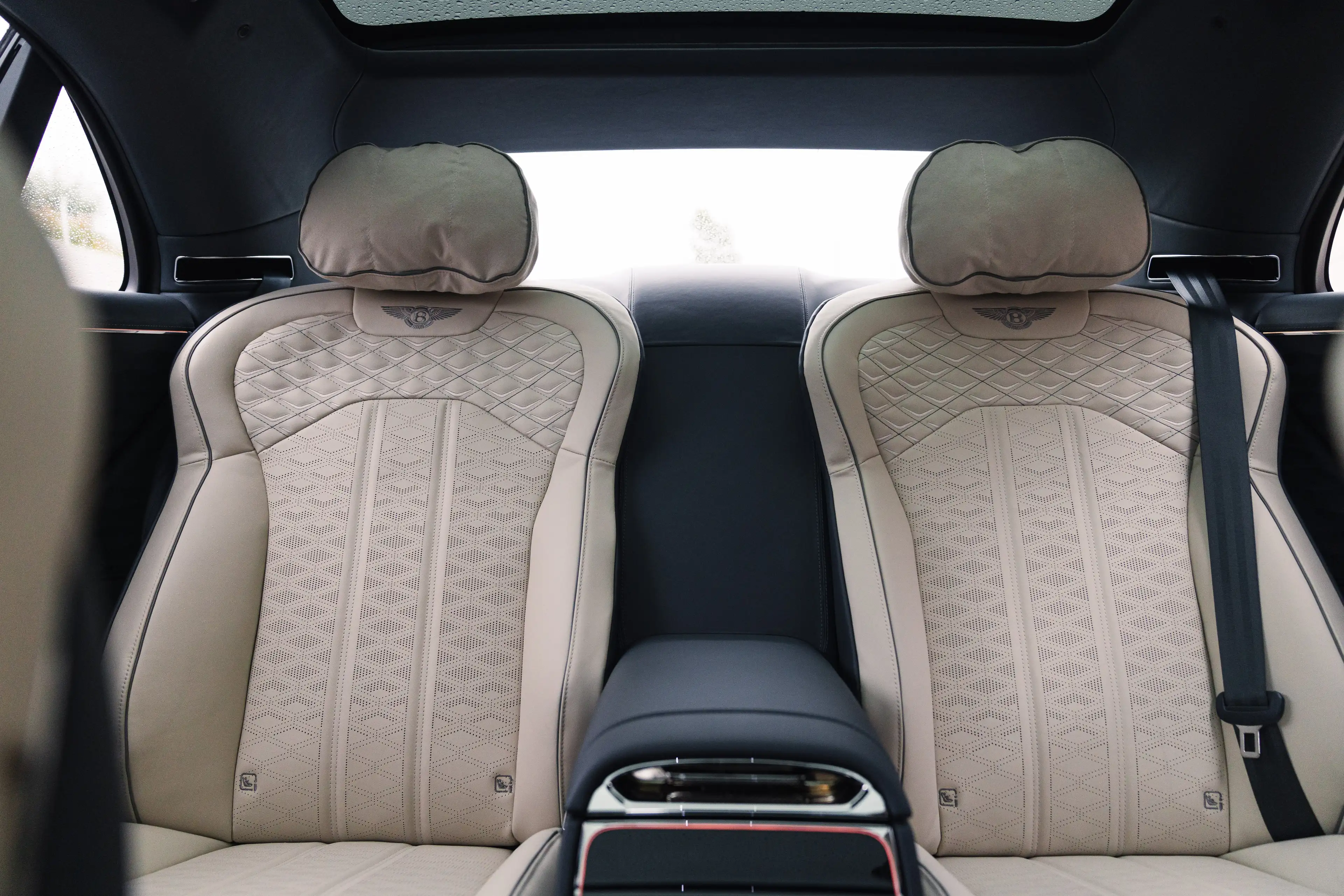 Bentley Flying Spur Mulliner — photo 13