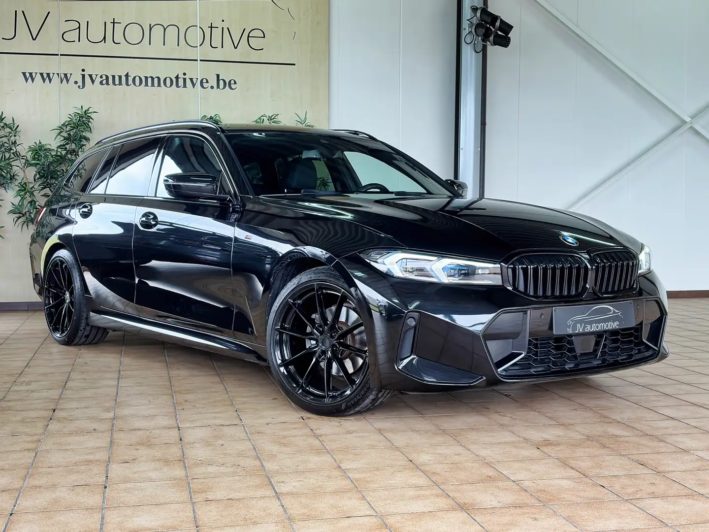 BMW 320 320i Touring Aut. M Sport * Black Pack * Zwart - 1