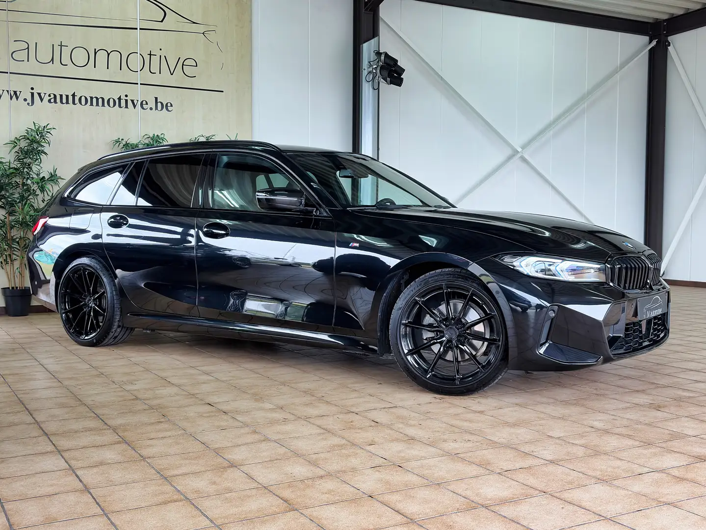 BMW 320 320i Touring Aut. M Sport * Black Pack * Zwart - 2