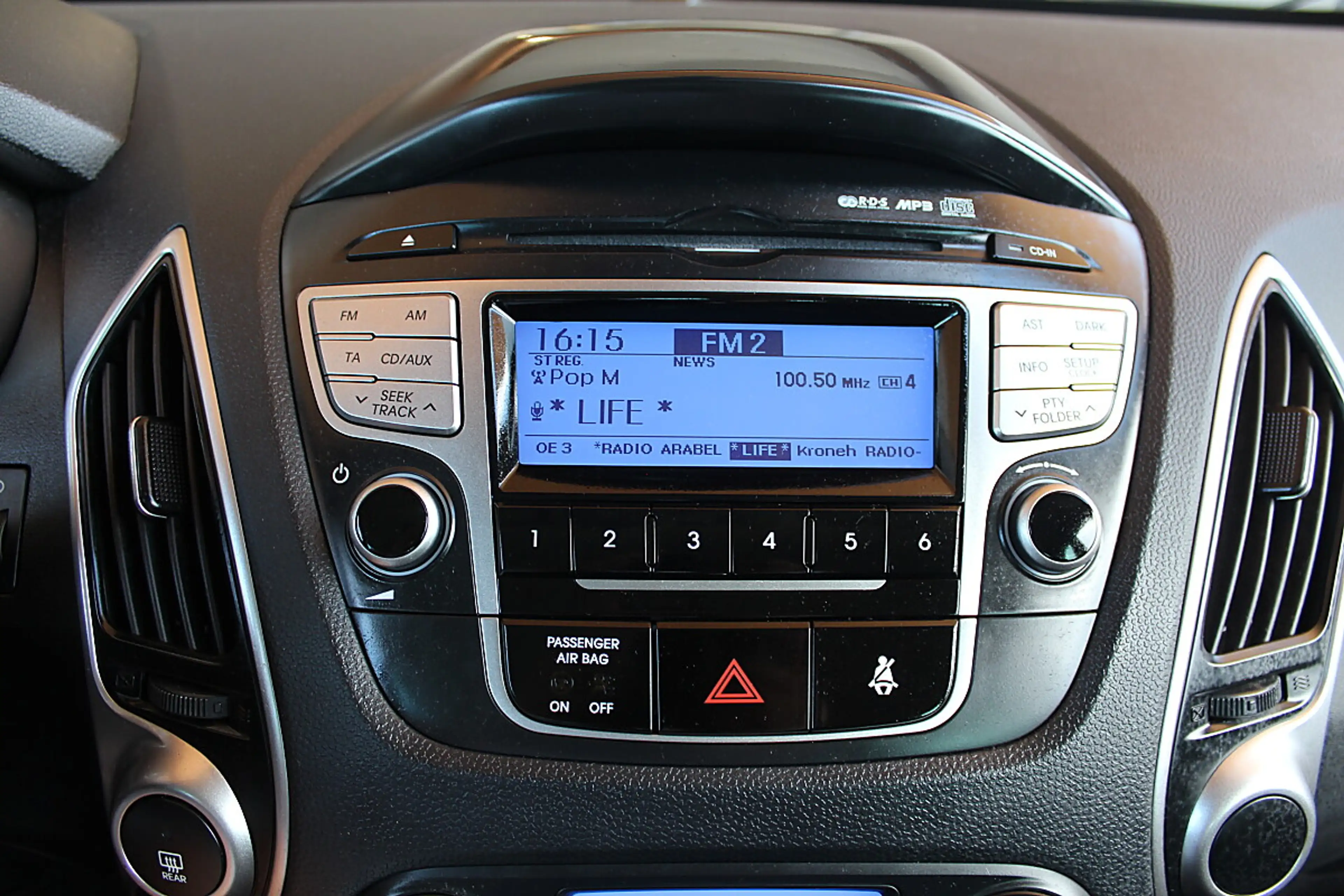 Hyundai iX35 2,0 CVVT Spirit 4WD STANDHEIZUNG XENON — photo 14
