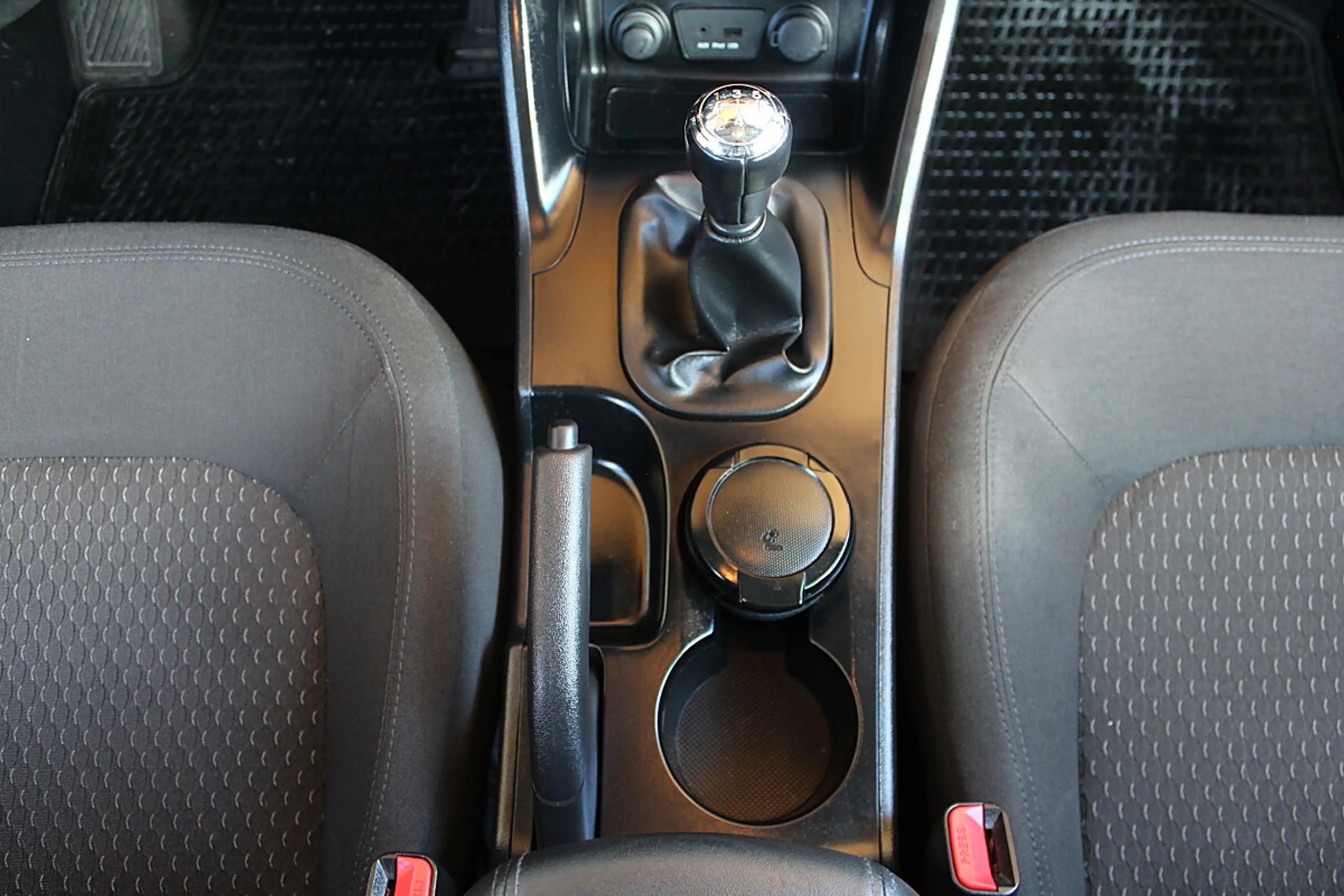 Hyundai iX35 2,0 CVVT Spirit 4WD STANDHEIZUNG XENON — photo 12