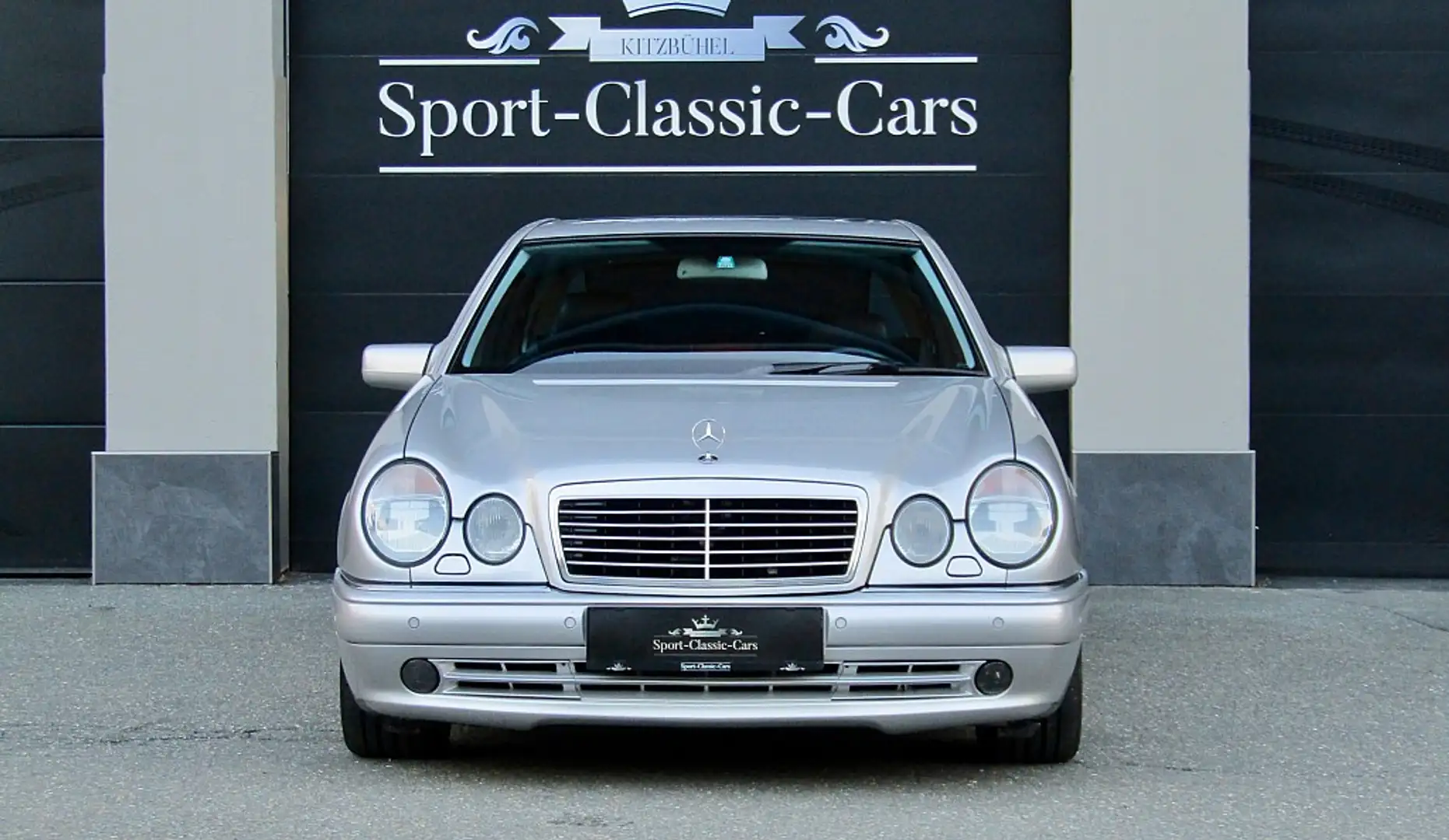 Mercedes-Benz E 55 AMG Aut. Silber - 2