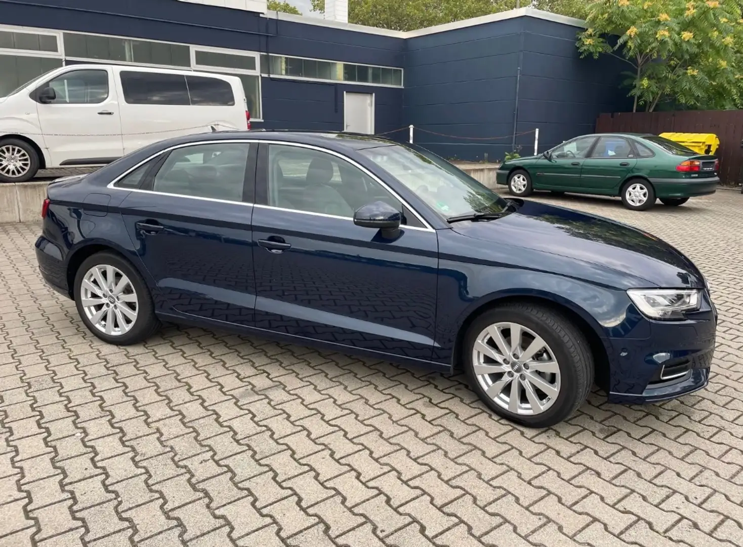 Audi A3 A3 1.5 TFSI cylinder on demand Limousine Str Blau - 2