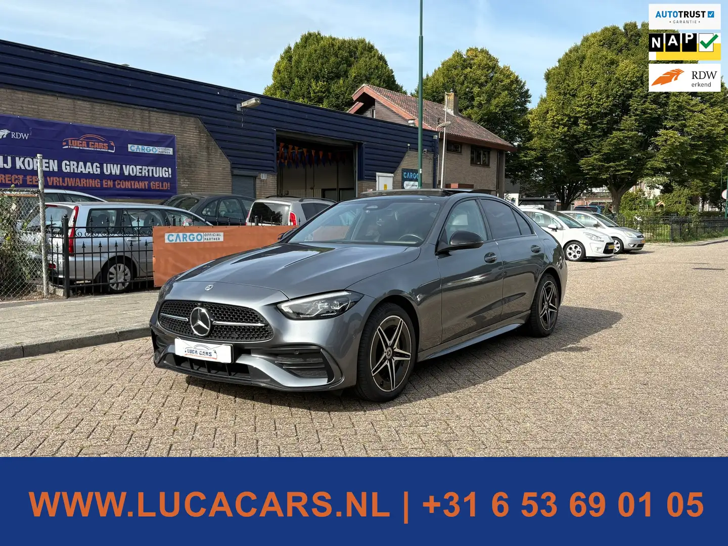 Mercedes-Benz C 300 e AMG Line Pano Grijs - 1