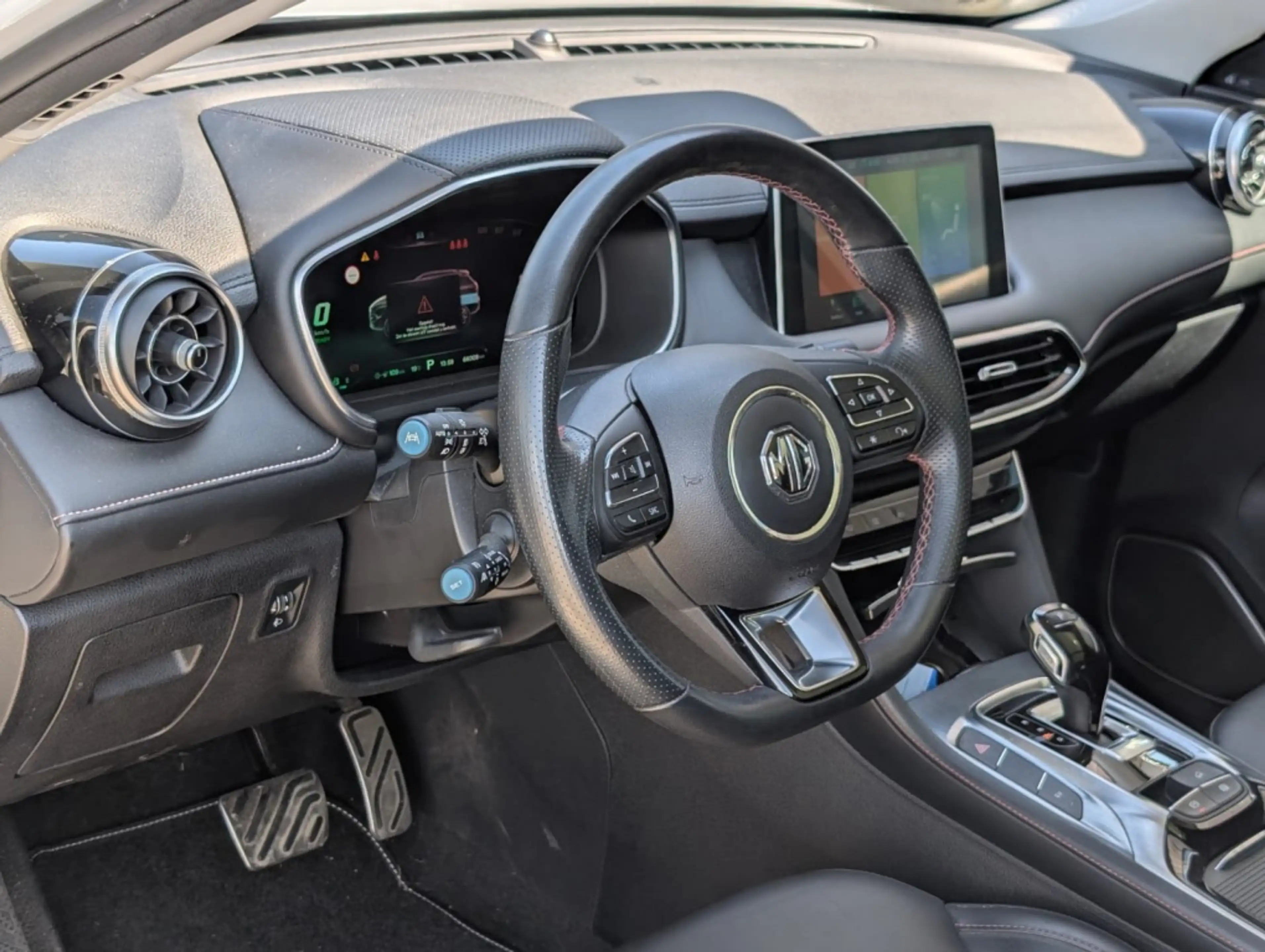 MG EHS 1.5 TGDI Luxury — photo 16