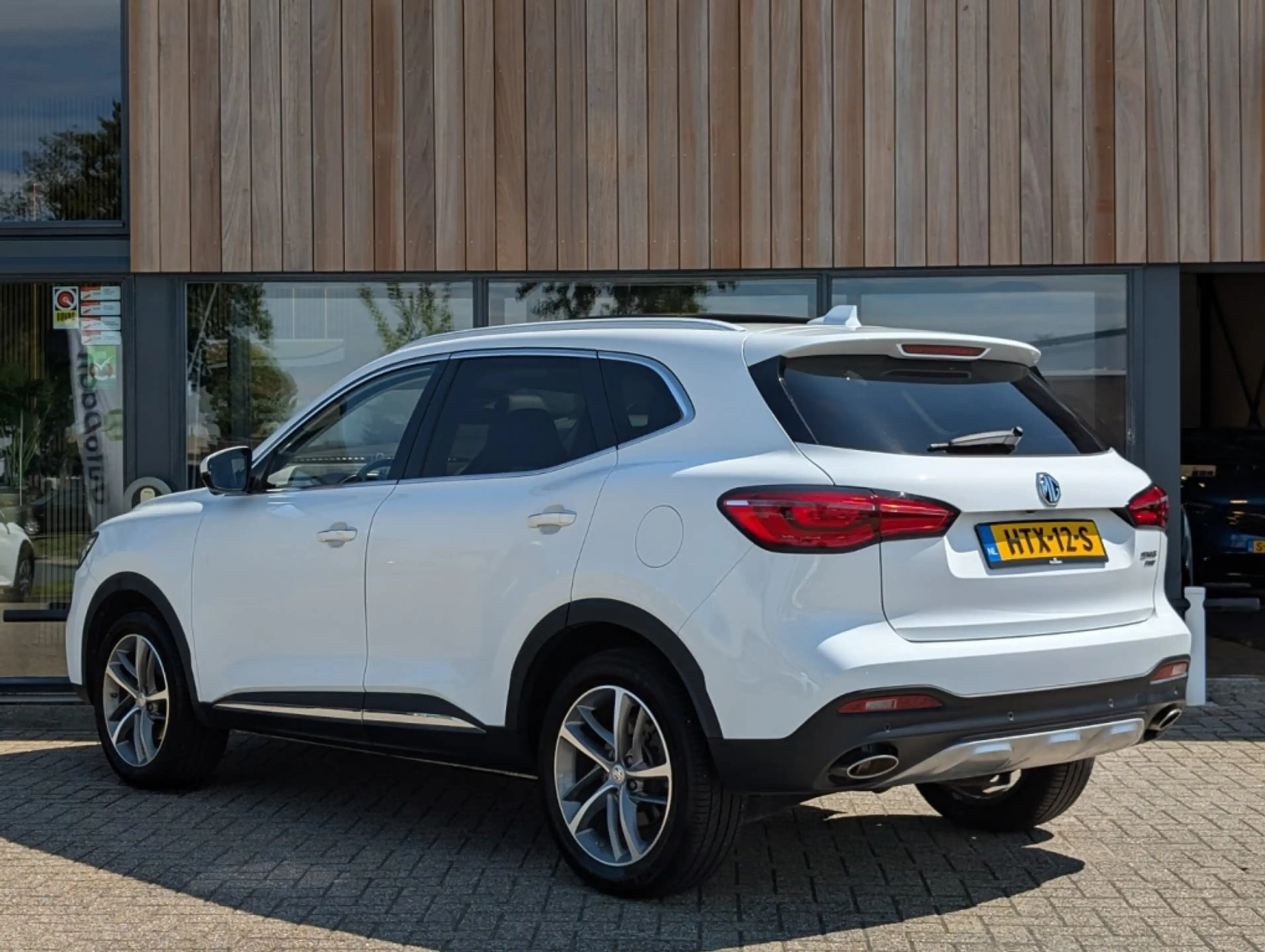 MG EHS 1.5 TGDI Luxury — photo 29