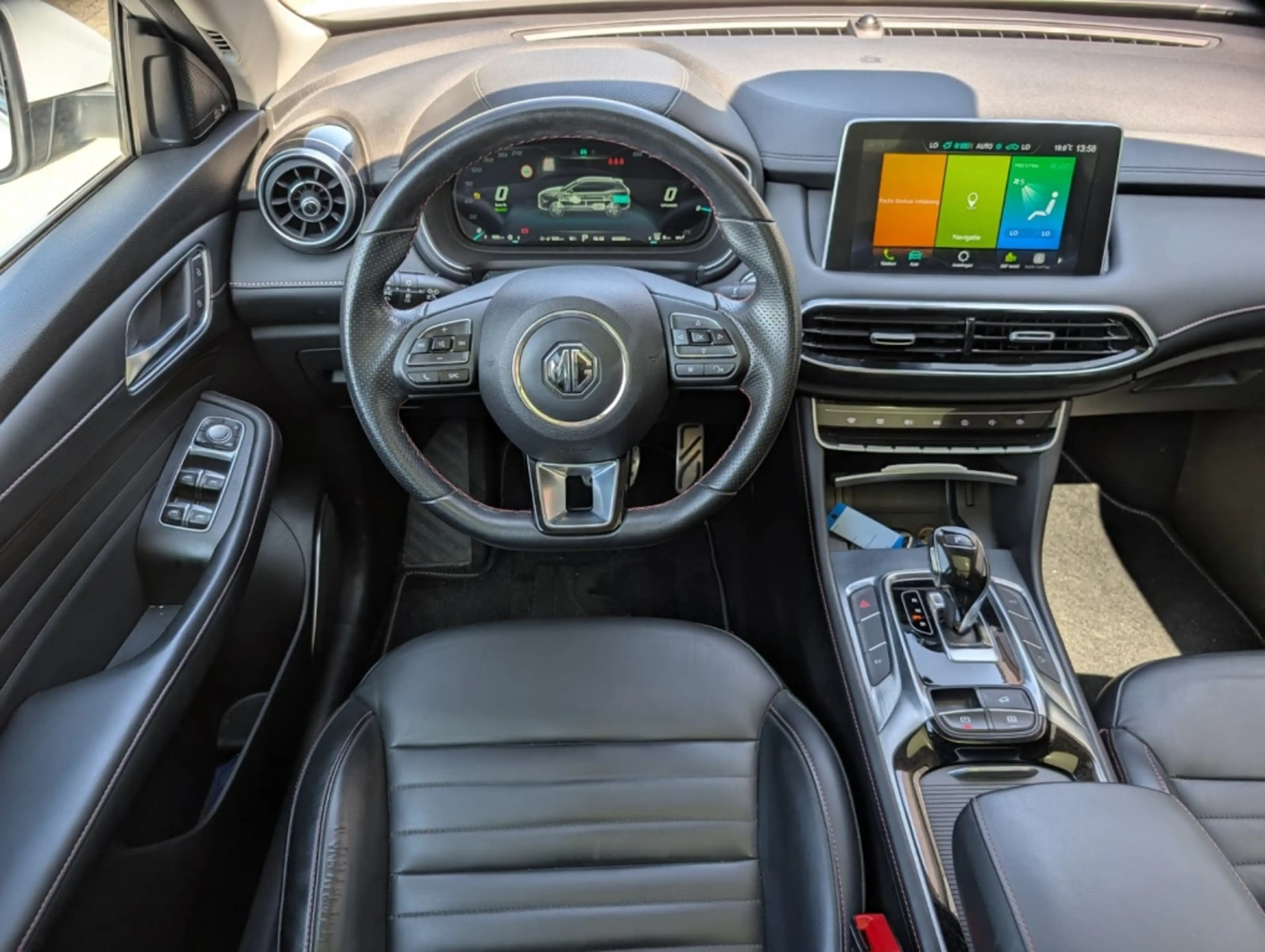 MG EHS 1.5 TGDI Luxury — photo 14