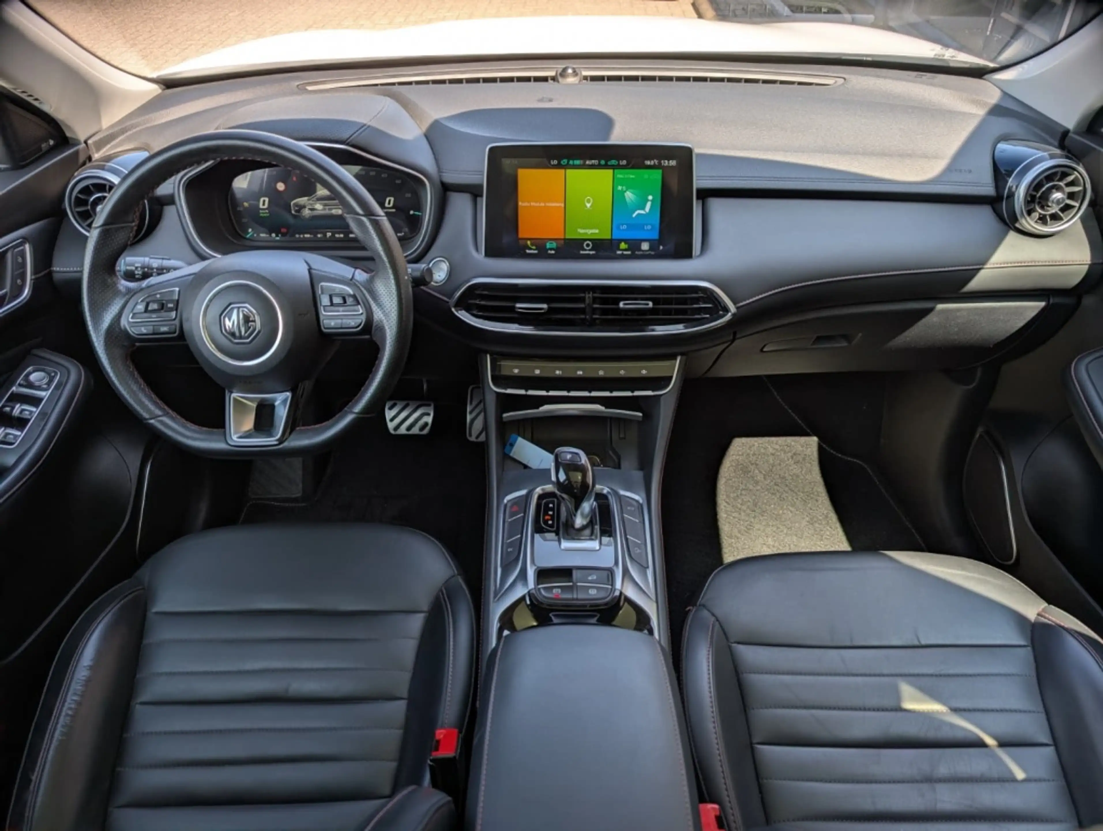 MG EHS 1.5 TGDI Luxury — photo 3