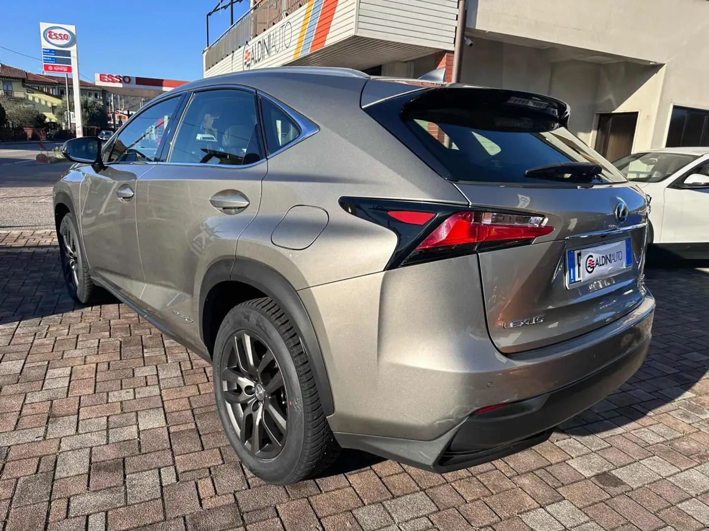 Lexus NX 300 NX 300h Hybrid 4WD Icon Grigio - 2