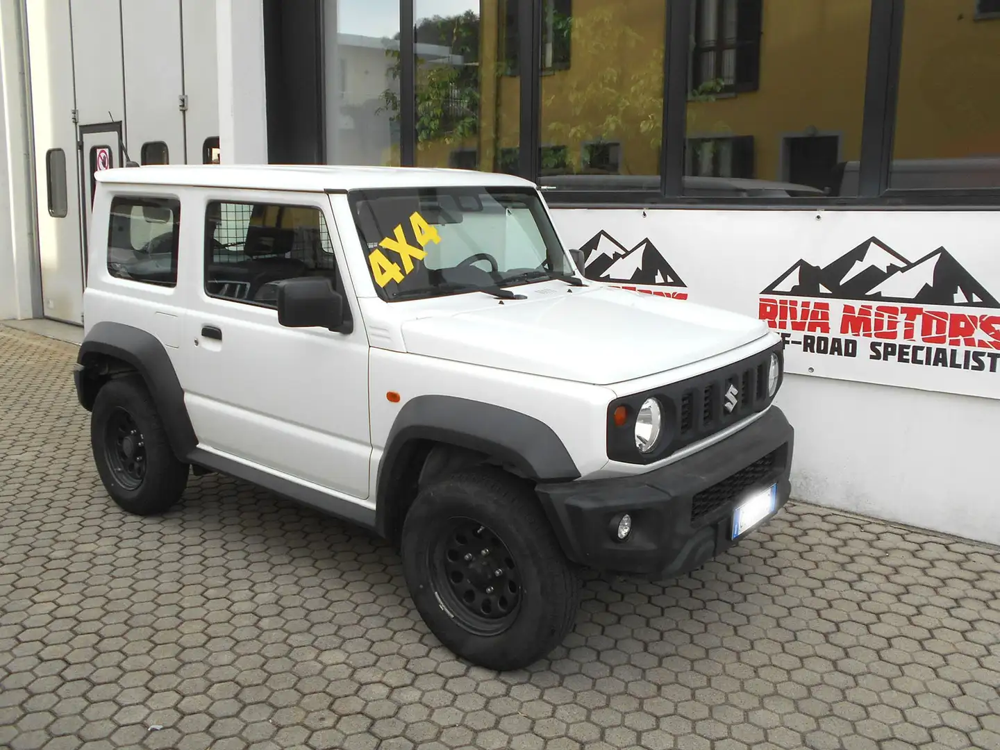 Suzuki Jimny Jimny IV 2018 1.5 Pro 4wd allgrip Weiß - 2