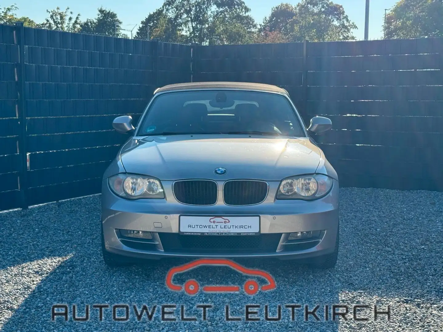 BMW 118 i Cabrio 2.0 KLIMA PDC SHZ TEILLEDER Silber - 1
