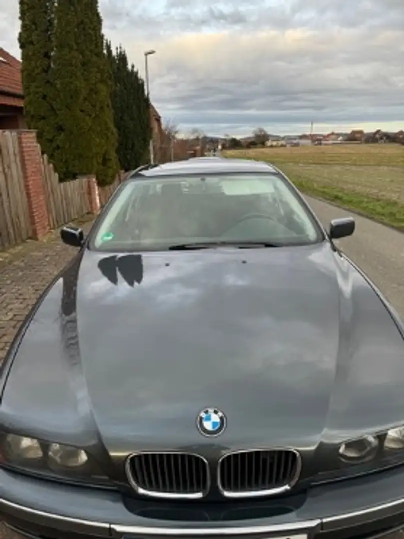 BMW 520 520i siva - 1