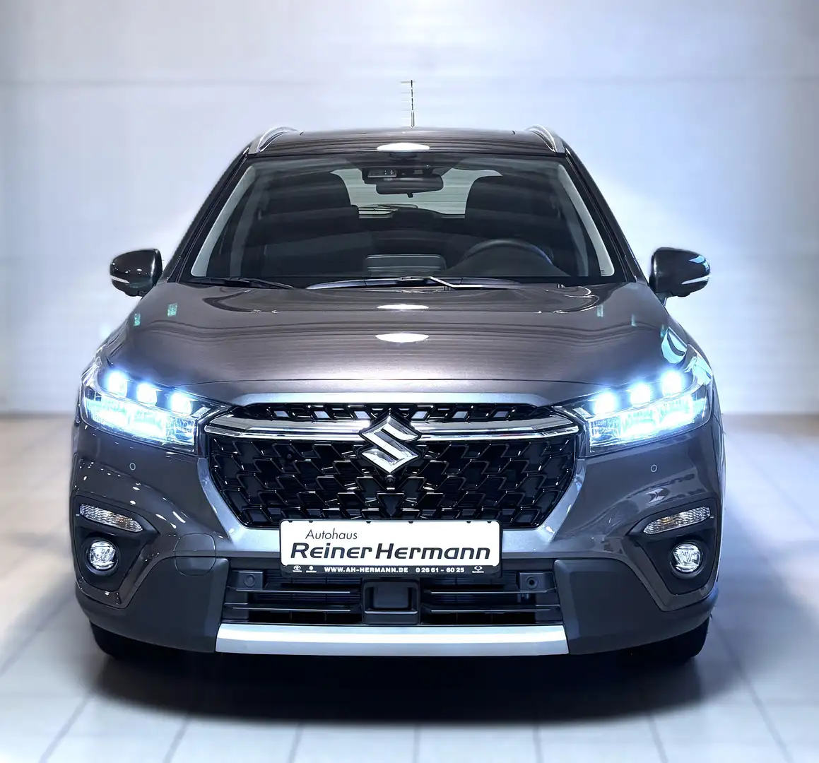 Suzuki S-Cross 1.5 Comfort+ ALLGRIP HYBRID AT 4WD 360° KAMERA Grigio - 2