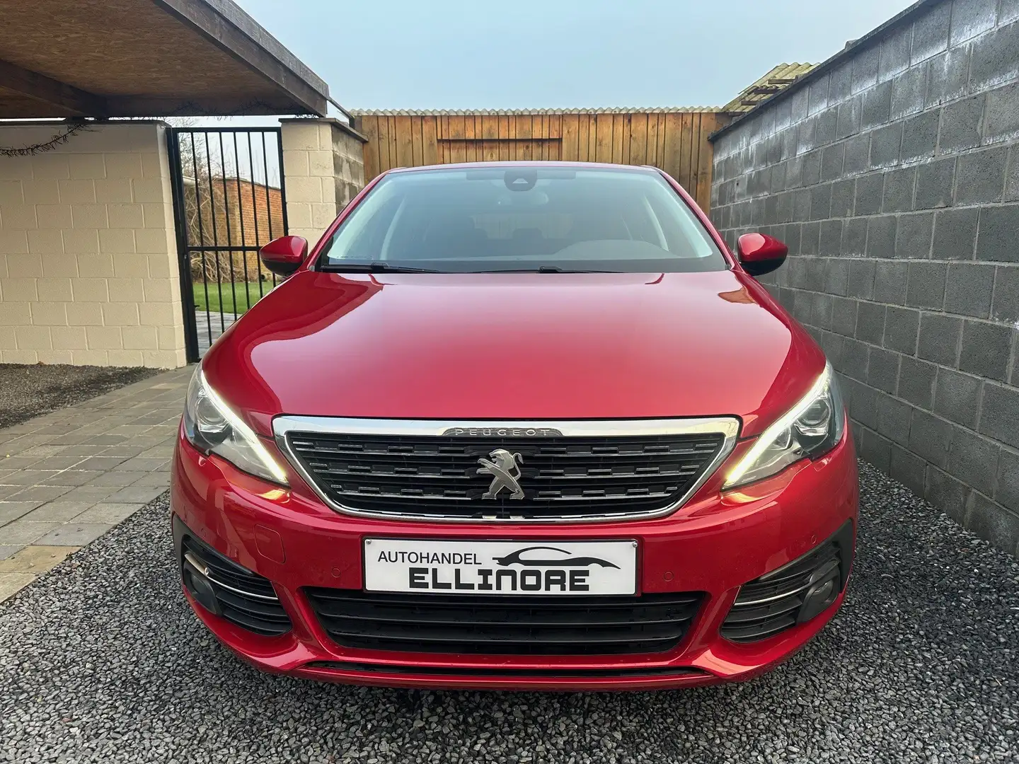Peugeot 308 1.5 BlueHDi Automaat Navi Lineass Dodehoek Camera Rojo - 2