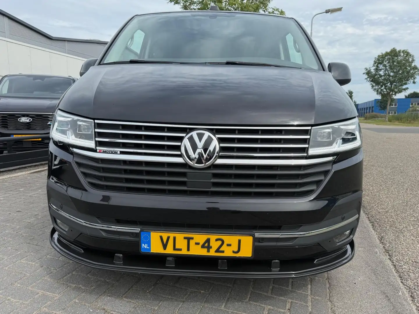 Volkswagen T6.1 Transporter 2.0 TDI L2H1 DC  2.0 TDI 204Pk Bulli 4- MOTION Dub Noir - 2