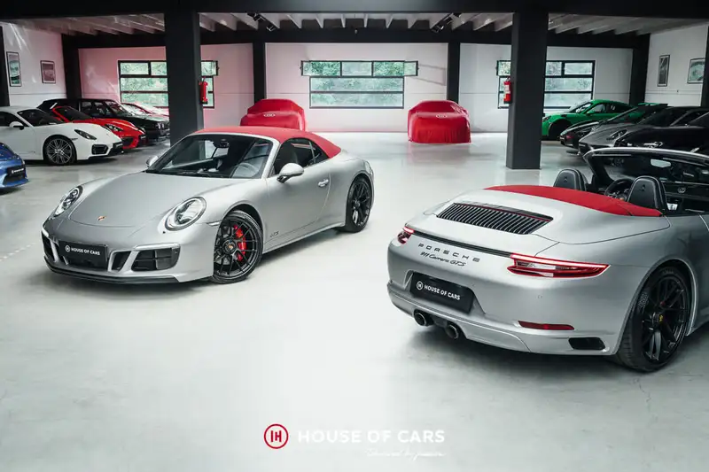 PORSCHE 911
