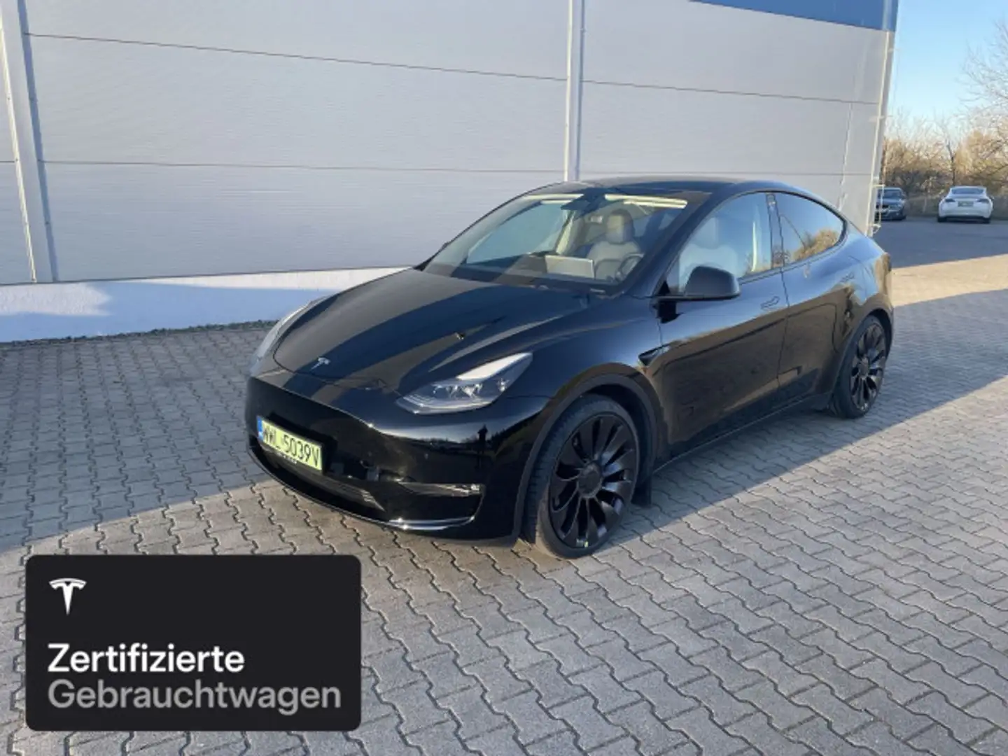 Tesla Model Y Performance Schwarz - 1