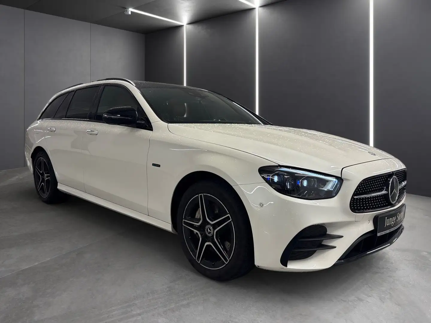 Mercedes-Benz E 300 T de AMG 4M*Pano*Distro*360*Burm*HUD*Night Weiß - 2