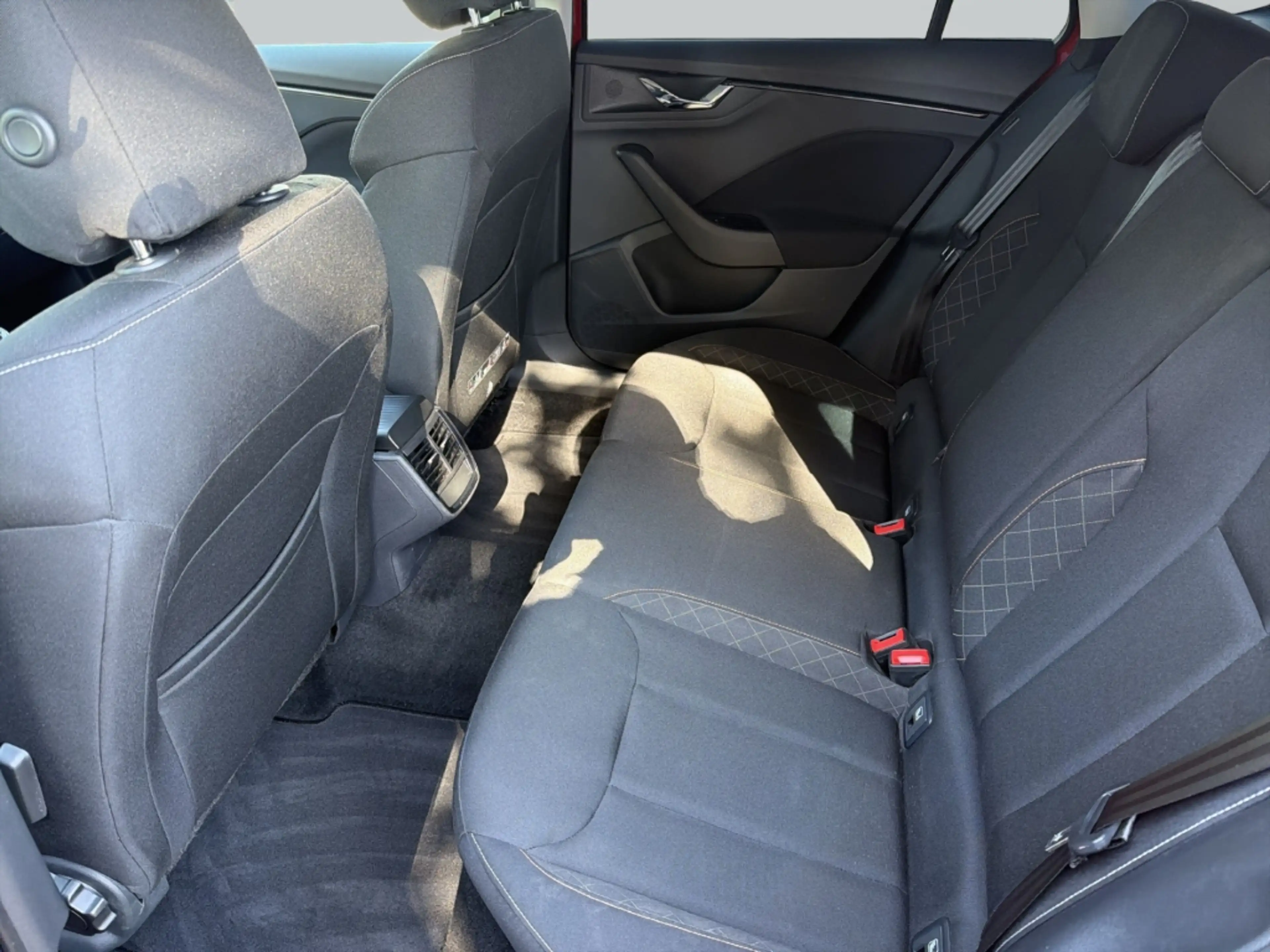 Skoda Kamiq Drive 125 1.0TSI-LED-Temp-Sitzhz-Klimaauto-CarPlay — photo 12