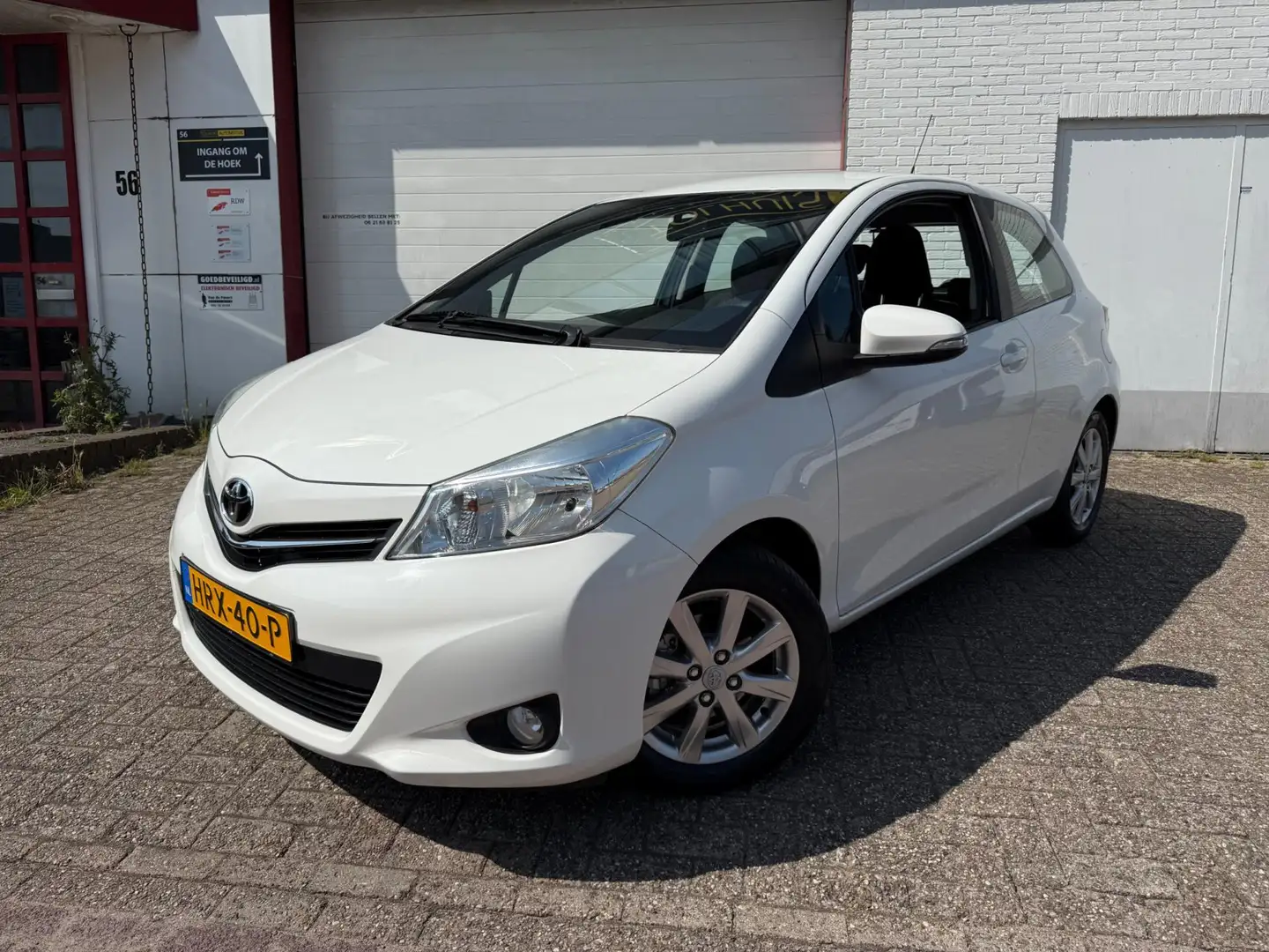 Toyota Yaris 1.0 VVT-i Access WHITE EDITON |NIEUW APK|AIRCO |LM Blanco - 1