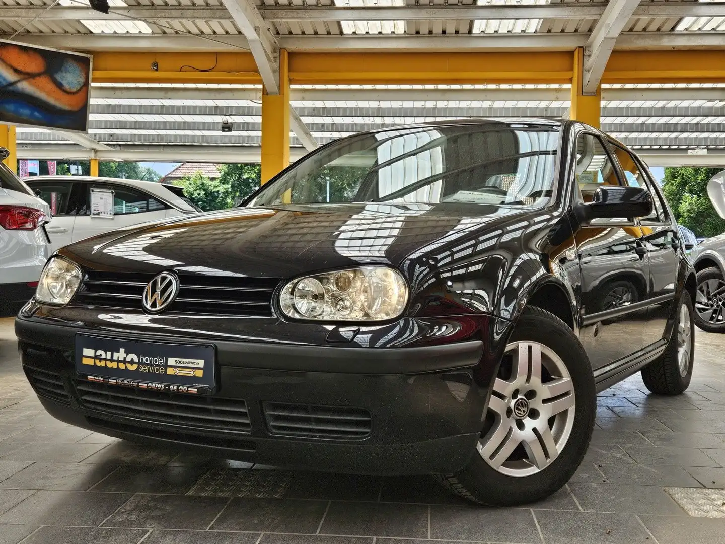 Volkswagen Golf IV 1,6i Trendline 2.Hand Sitzheiz. Climatr. Schwarz - 1